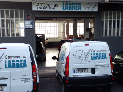 Fachada taller Carrocerías Larrea