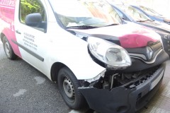 renault-kangoo-reparacion-chapa-2016-carrocerias-larrea-golpeado